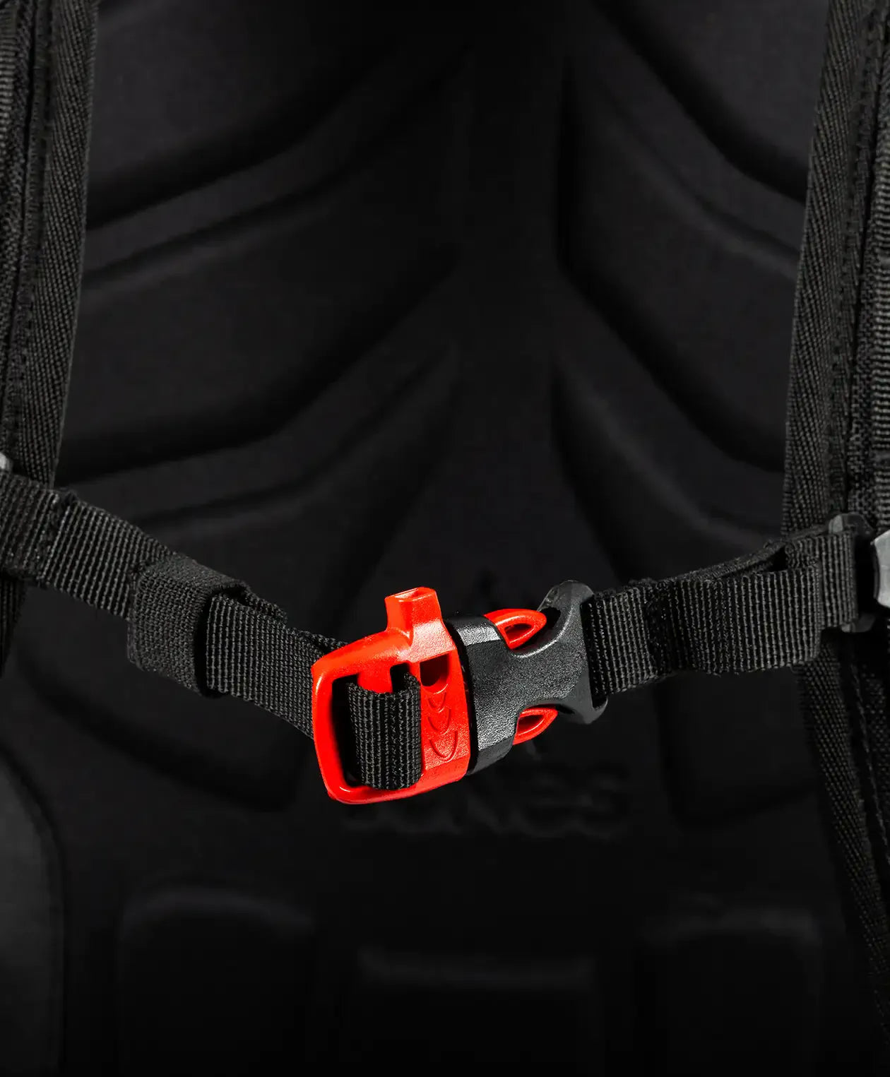 Deeper 19L Backpack | Jones Deeper 19L Backpack Jones Snowboards High Performance 7630949114891 J.26.BAU.19L.BK.OS.1