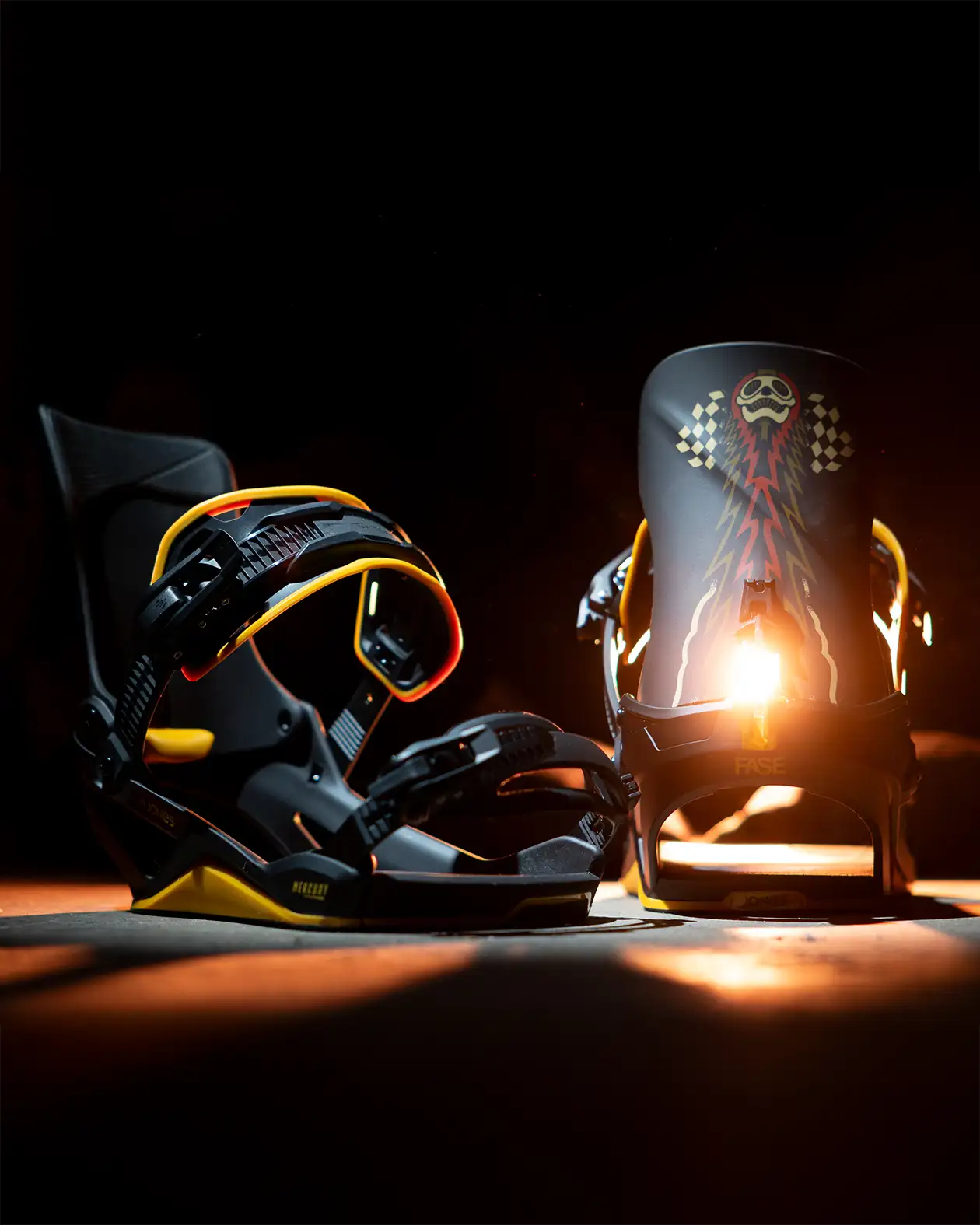 スノーボード Jones Mercury FASE M Stealth Black Jones - Mercury Fase Eclipse Black - COMMIT