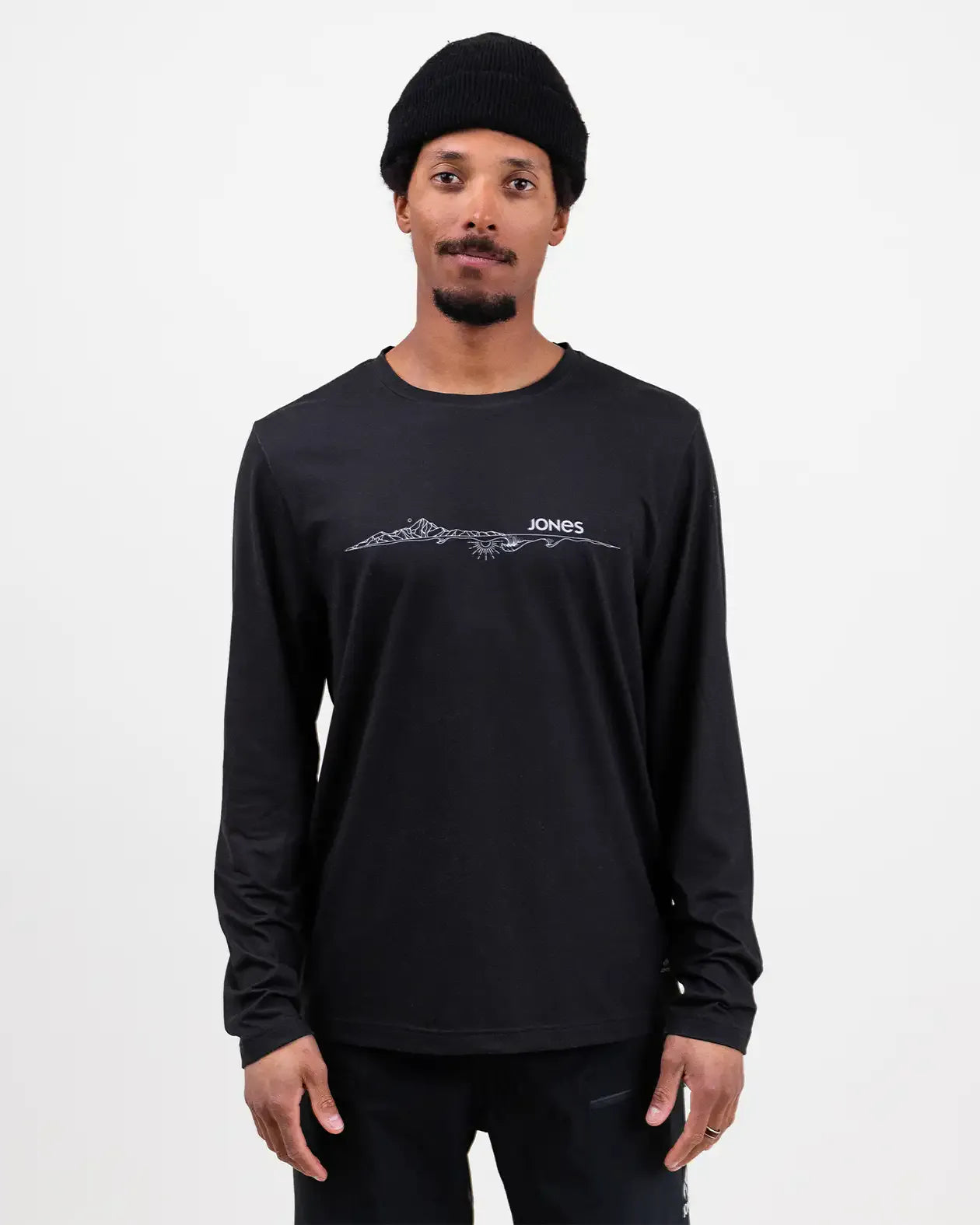 Men’s Recycled Long Sleeve Tech Tee | Jones Men’s Recycled Long Sleeve Tech Tee Jones Snowboards High Performance 7630949150011 J.26.TEM.TET.BK.1XS.1